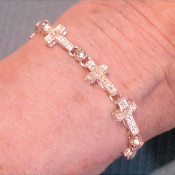 Avon Vintage Silver Tone Sparkling Cross Tennis Bracelet - Picture 5 of 5